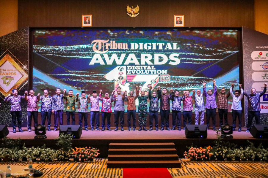 Walikota Dumai Raih Anugerah Kategori Kepala Daerah Peduli UMKM