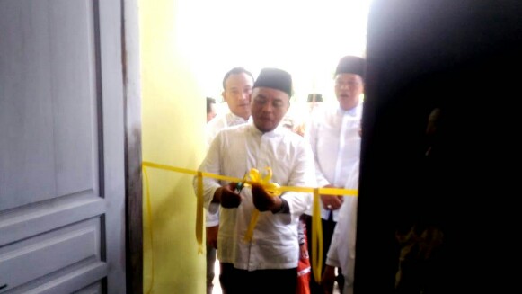 Bupati Labuhanbatu Andi Suhaimi Dalimunthe Serahkan Kunci Bedah Rumah di Kelurahan Padang Matinggi