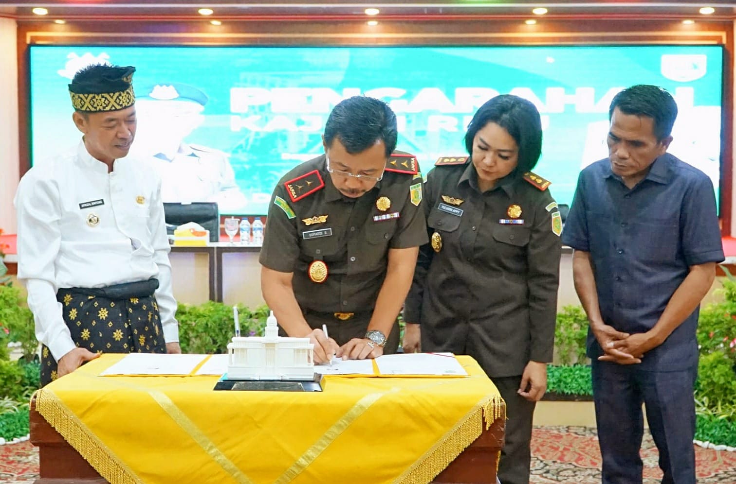 Ketua DPRD Rokan Hilir Maston Sambut Kunjungan Kerja Kajati Riau