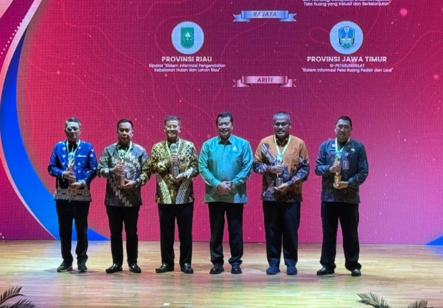 Serius Tangani Karhutla, Pemprov Riau Terima Penghargaan Bhumandala Awards Tahun 2025