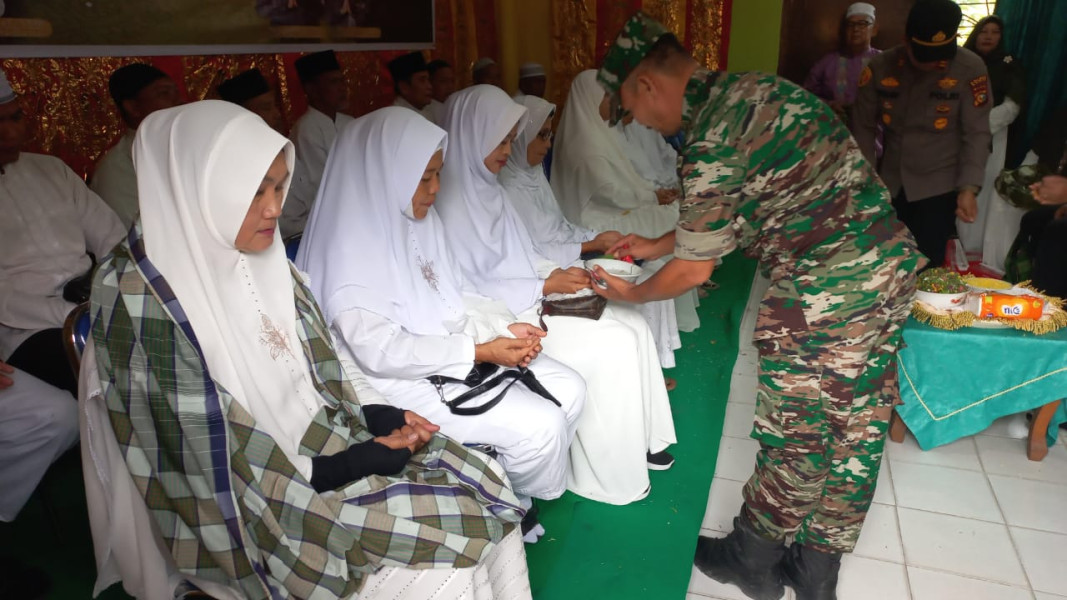 Mewakili Danramil 02, Pelda Riandi Sembiring Hadiri Acara Pelepasan Calon Haji