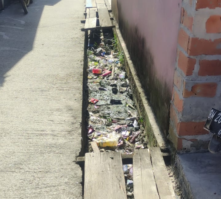 Masyarakat Jalan Cendana RT 09 Keluhkan Lingkungannya Yang Buruk