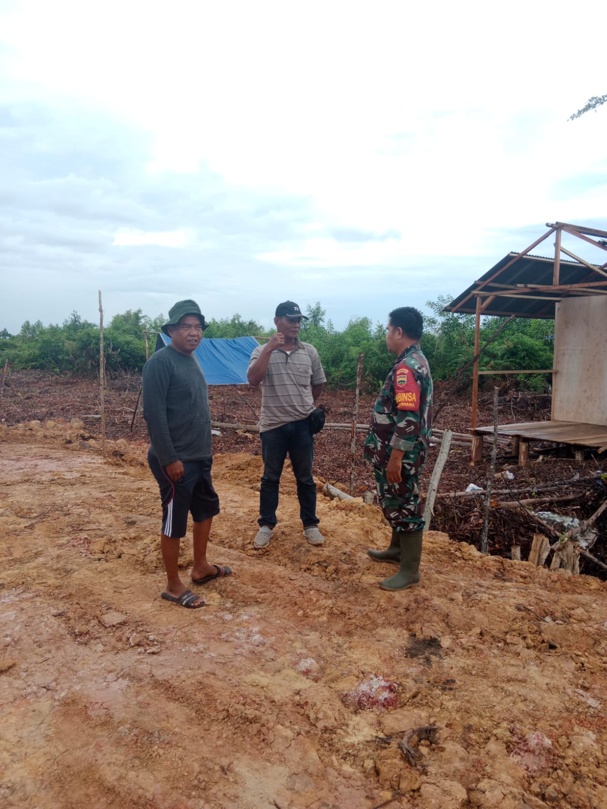 Cegah Karhutla, Sertu Mahyudin Gelar Sosialisasi dan Laksanakan Patroli