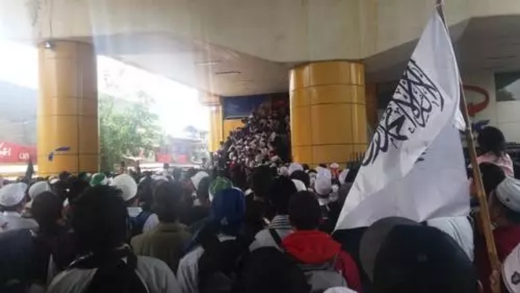 Salawat dan Takbir Berkumandang Mengiringi Kepulangan Peserta Reuni