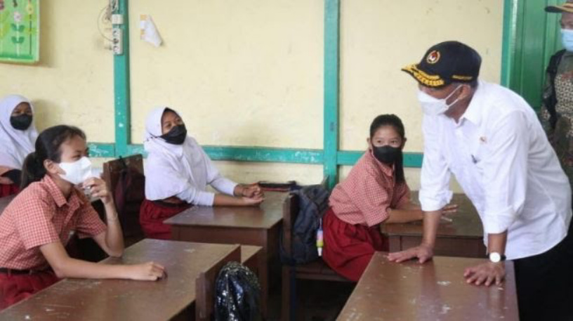 Menko PMK Dorong Pengembangan Mobil Listrik