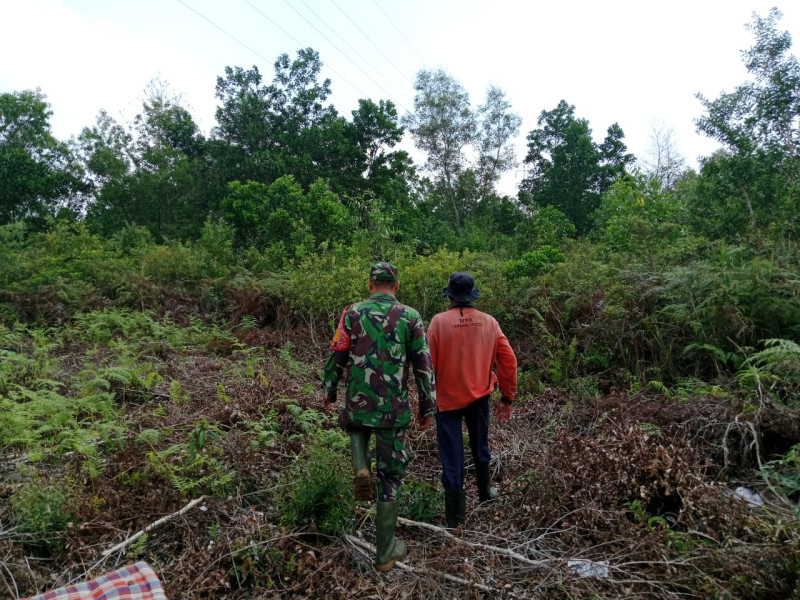 Beberapa Lokasi Disambangi Sertu S Siregar, Salah Satu Giat Cegah Karhutla