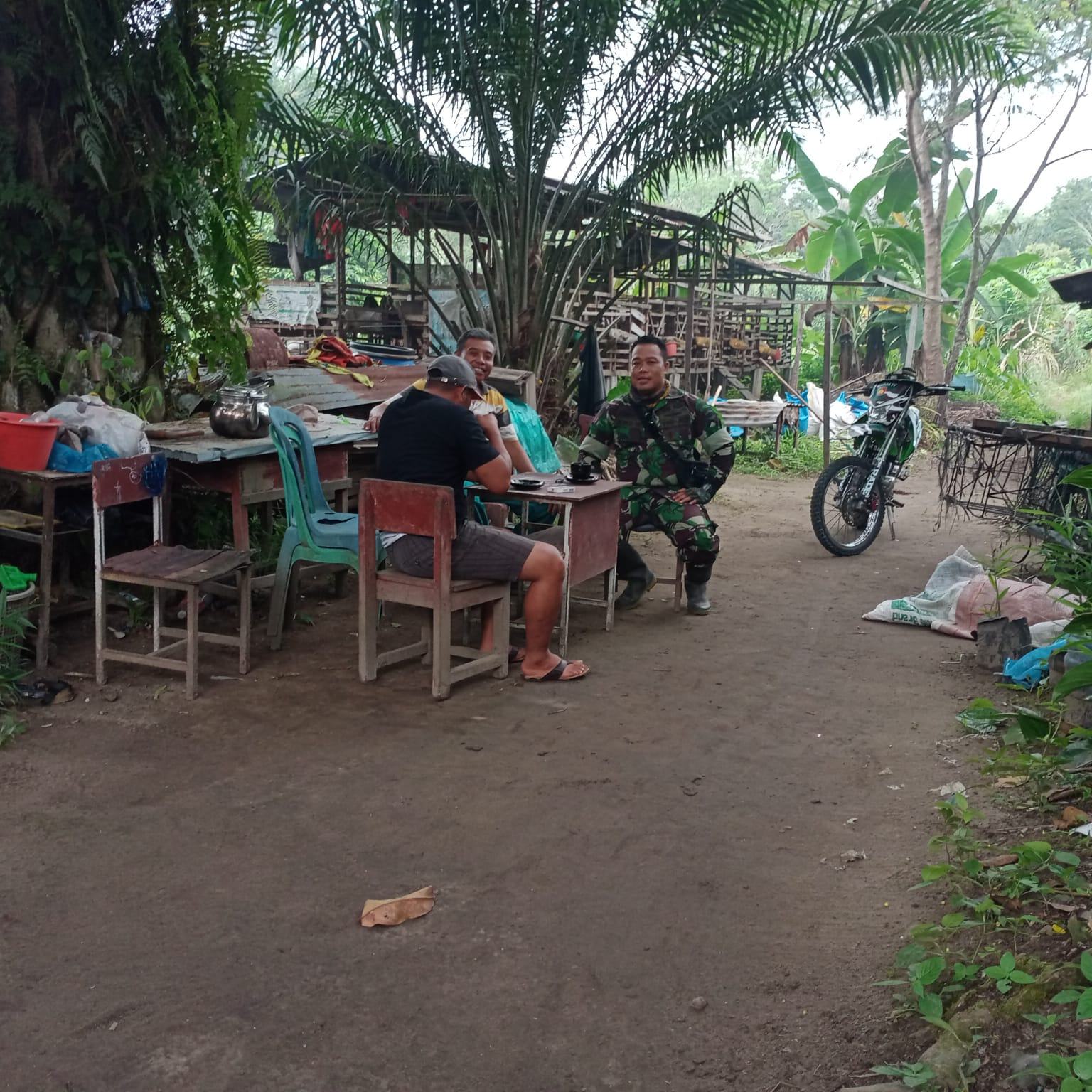 Pelda Joko Melaksanakan Komsos Dengarkan Keluhan Peternak