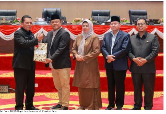 Rapat Paripurna DPRD Provinsi Kepri Menetapkan APBD Tahun 2025