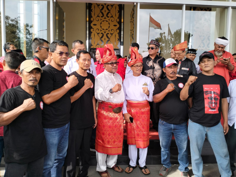 Lis Darmansyah dan Raja Ariza Menyapa Simpatisan dan Pendukungnya