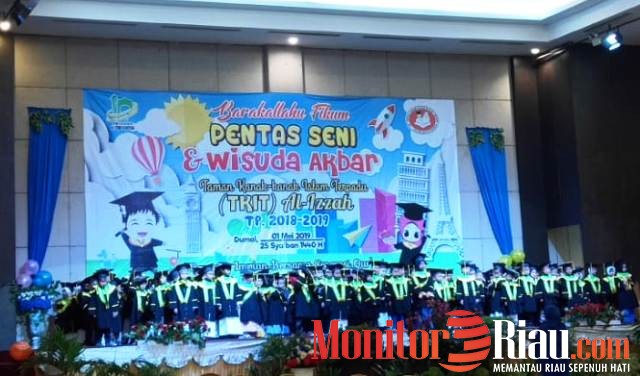 TKIT Al Izzah Dumai Gelar Pentas Seni dan Wisuda Akbar