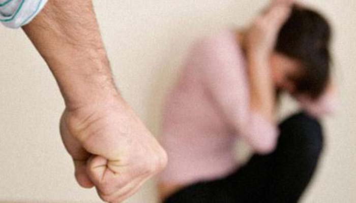 Aksi Kekerasan dalam Rumah Tangga, IRT di Dumai Terkapar Dihantam Suami