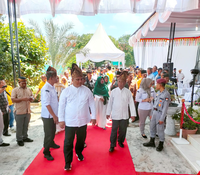 Daftar ke KPU Dumai, Ferdiansyah - Soeparto Dihantar Massa Pendukung dan Relawan