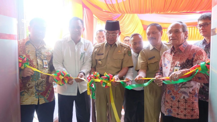 Bupati Wardan Resmikan Gedung Baru Kantor Bank Riau Kepri