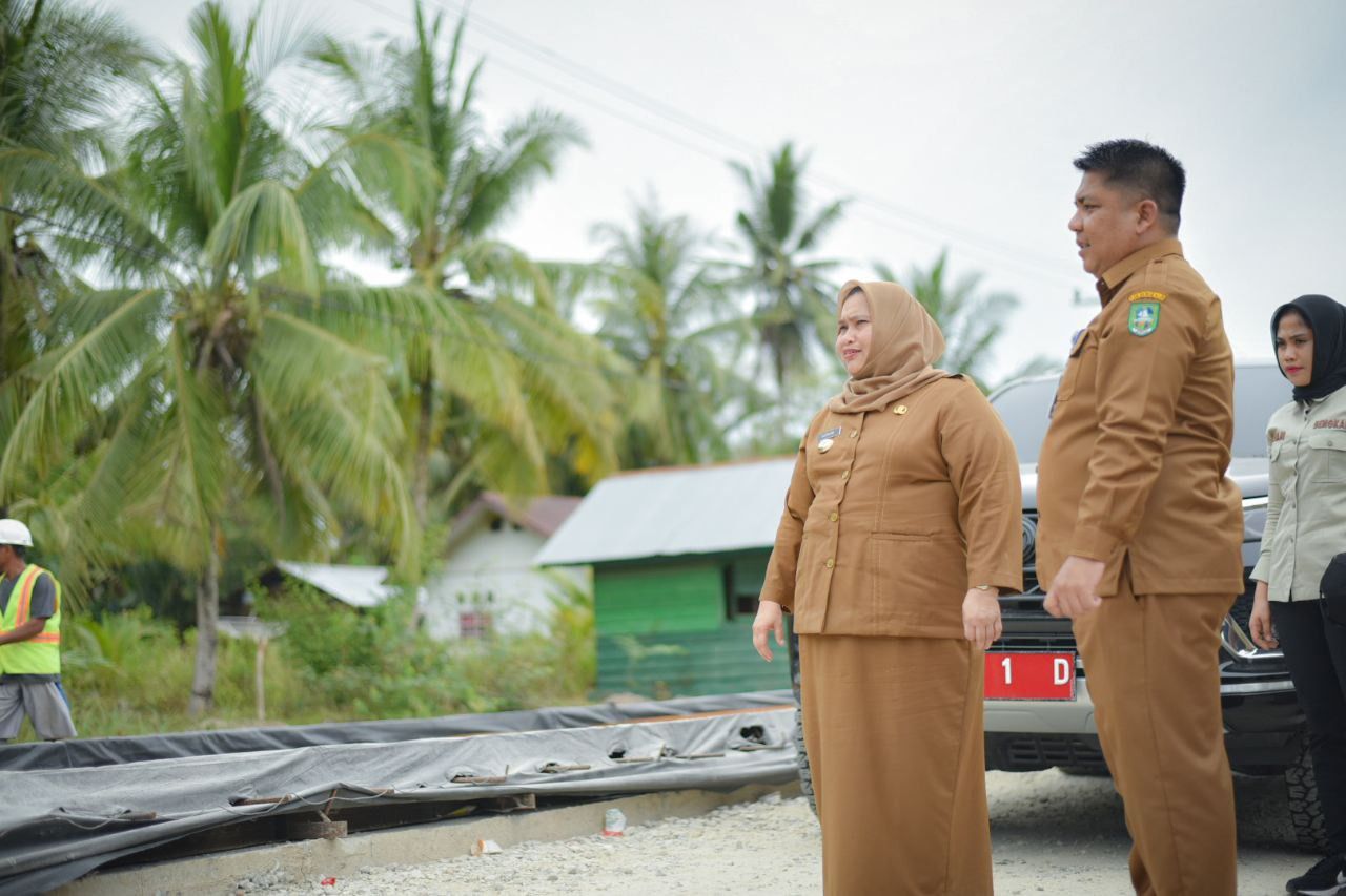 Kunjungi Desa Palkun, Bupati Kasmarni Bawa Kepala Perangkat Daerah