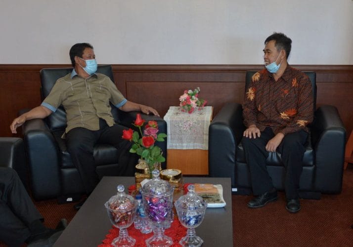 Isdianto Perintahkan PLN Jangan Bebani Pelanggan