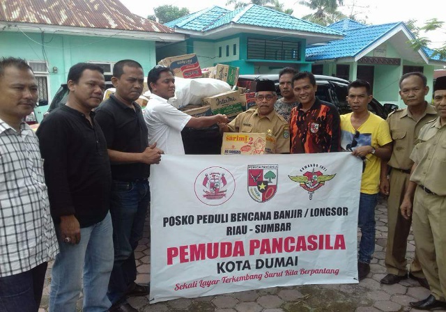 MPC PP Dumai Serahkan Bantuan Korban Bencana Banjir dan Longsor Sumatera Barat ke Dinas Sosial