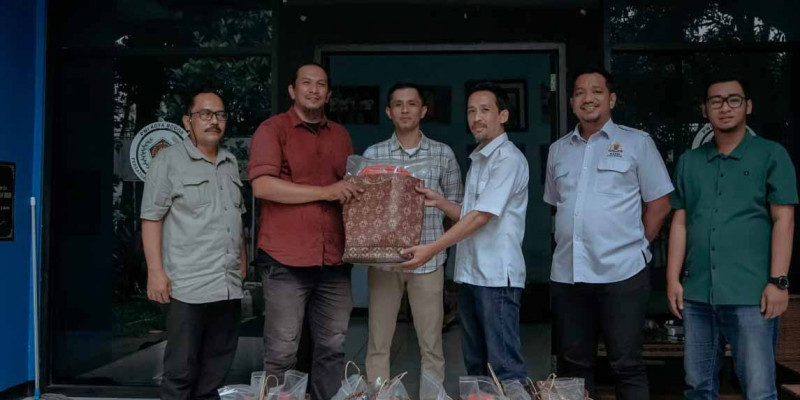 Kadin Kota Bogor Serahkan Paket Perlengkapan Sekolah Kepada PWI Peka Kota Bogor