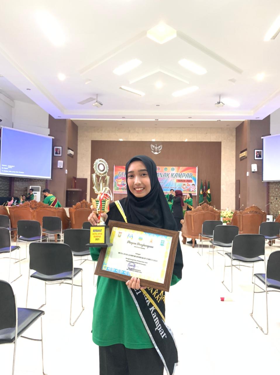 Bersempena HAN 2021, Alya Salzabila Siswa SMA 2 XIII Koto Kampar Raih Pemenang Kategori Terbaik