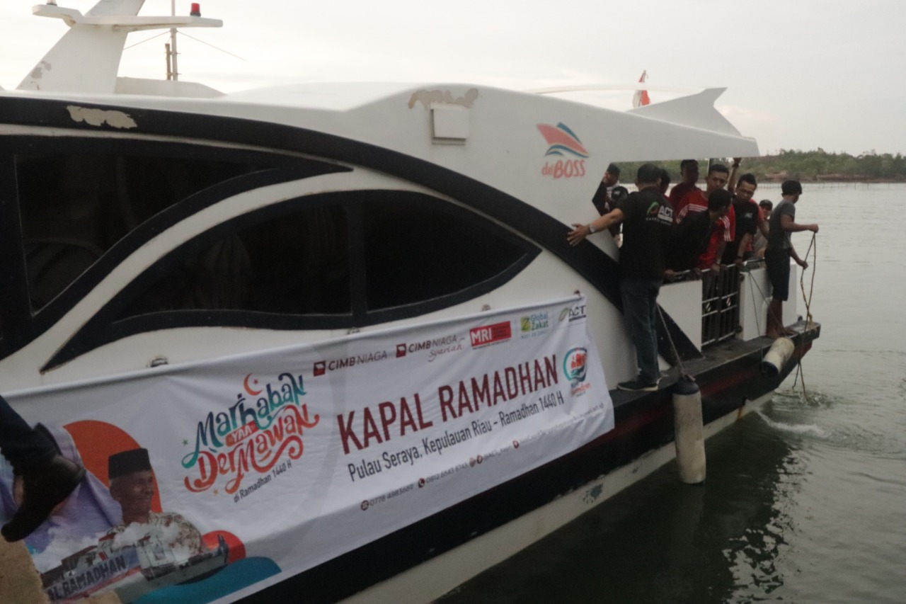 CIMB Niaga dan CIMB Niaga Syariah Layarkan Kapal Ramadan Untuk Masyarkat Pulau Seraya