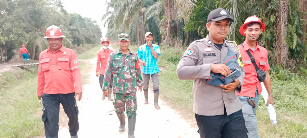 Serda Bambang Irwanto dan Tim Gabungan Melakukan Patroli