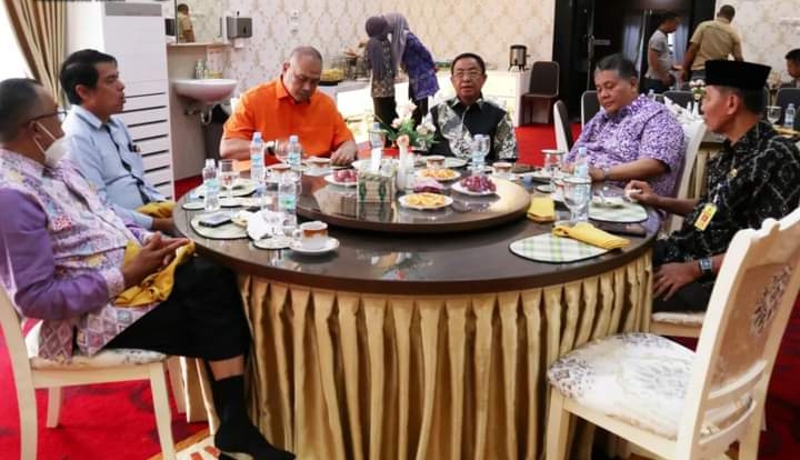 Bupati Inhil Laksanakan Jamuan Sarapan Pagi Bersama Direksi PT KIG