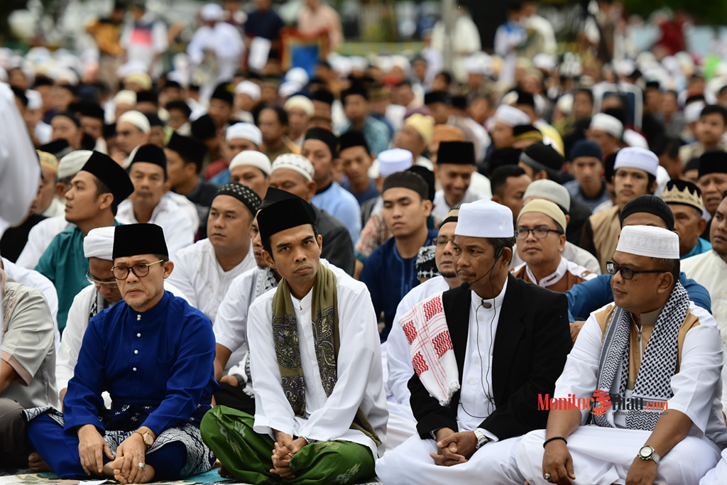 FOTO : Ribuan Umat Muslim Padati Taman Bukit Gelanggang Dumai