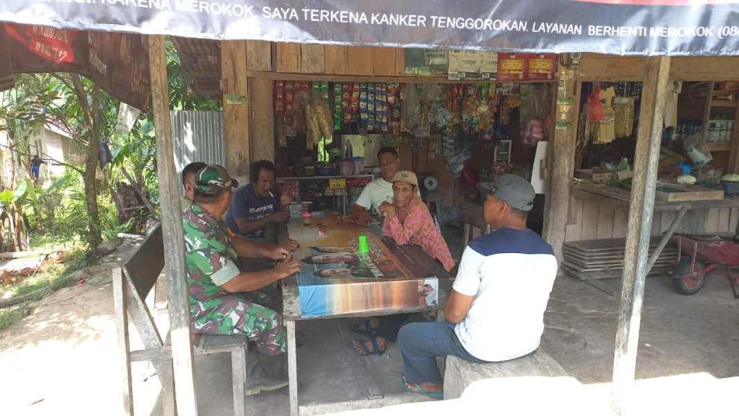 Agar Tidak Terjadi Masalah, Sertu Roni Sandra Berikan Sosialisasi Terkait Menjaga Pipa Minyak Pertamina