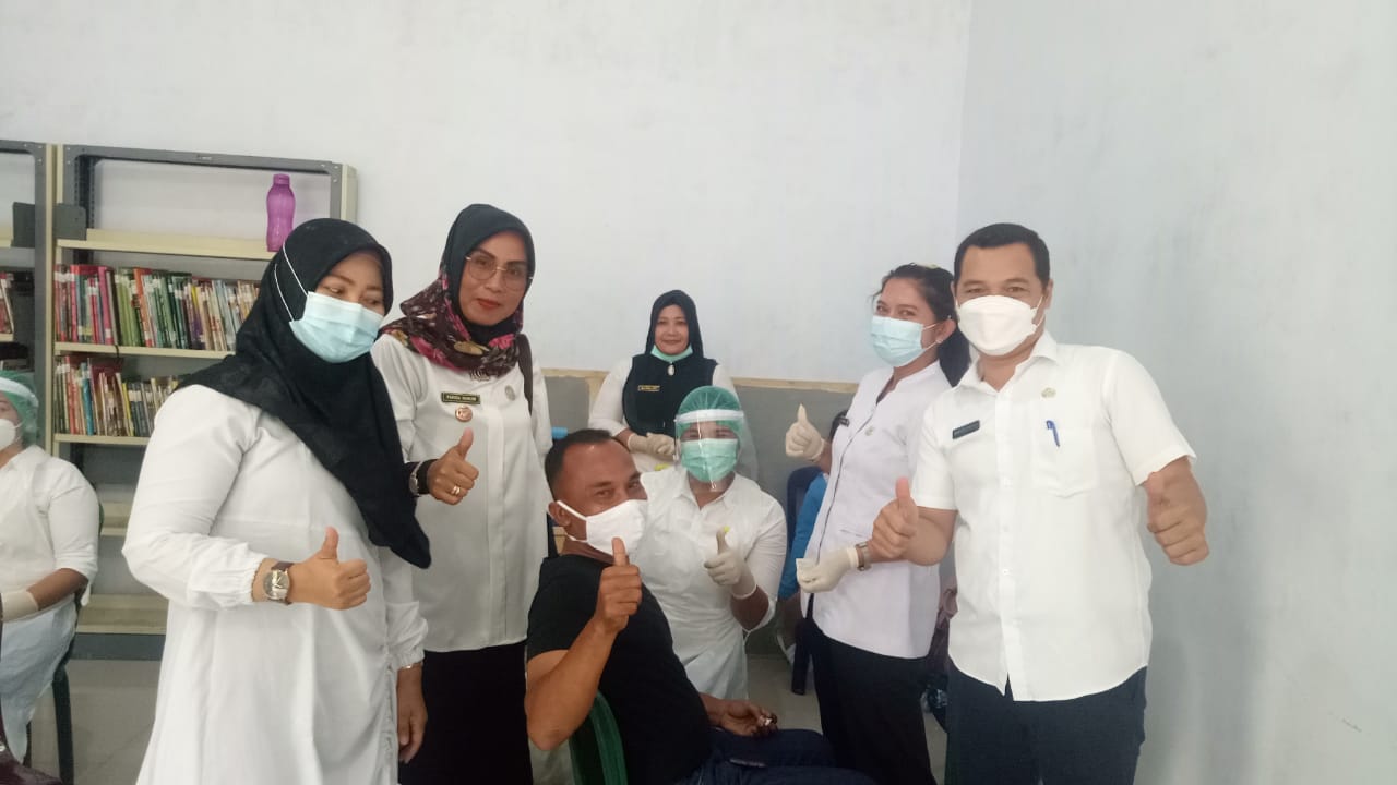 Tiga Kelurahan di Kecamatan Rantau Utara Melaksanakan Suntikan Vaksinasi Covid-19 Tahap I