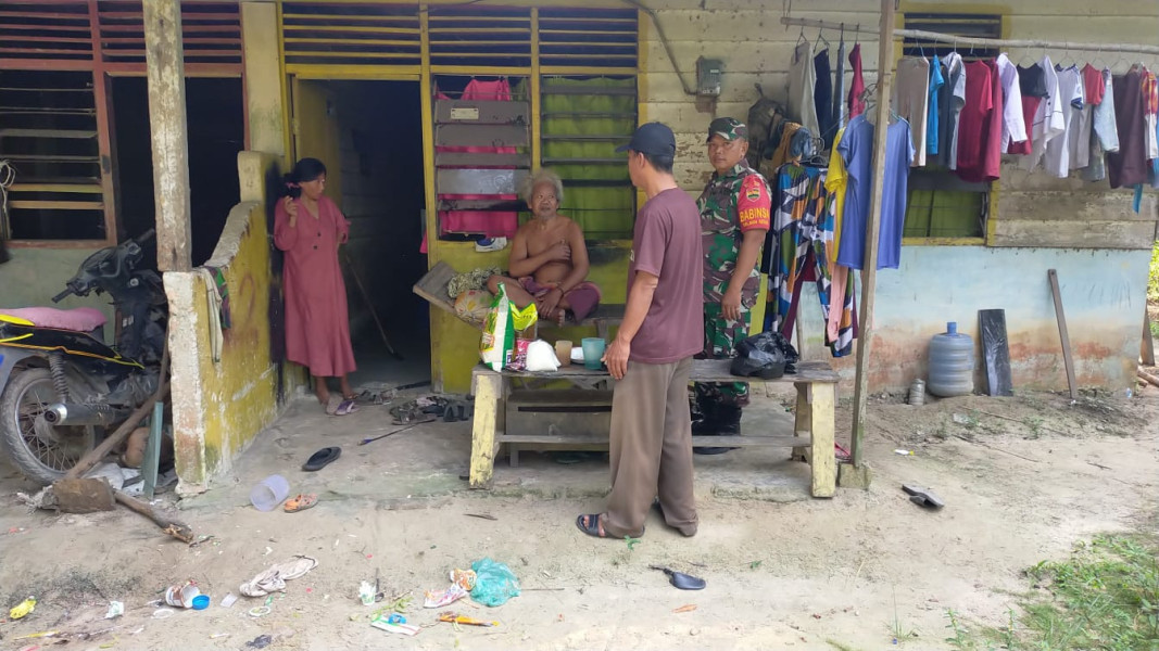 Pedulia Masyarakat Binaannya, Sertu Sareh Laksanakan Giat Babinsa Masuk Dapur