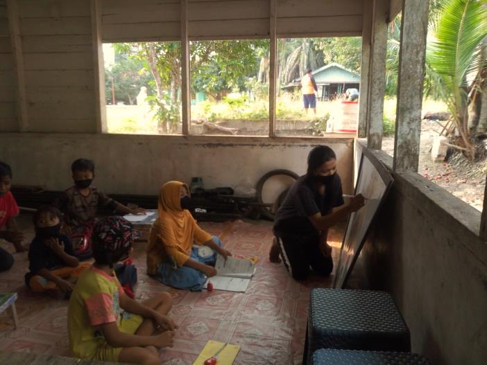 Mahasiswa Kukerta Pedagogik UNRI Lakukan Hal Ini di Kampung Sawit Permai