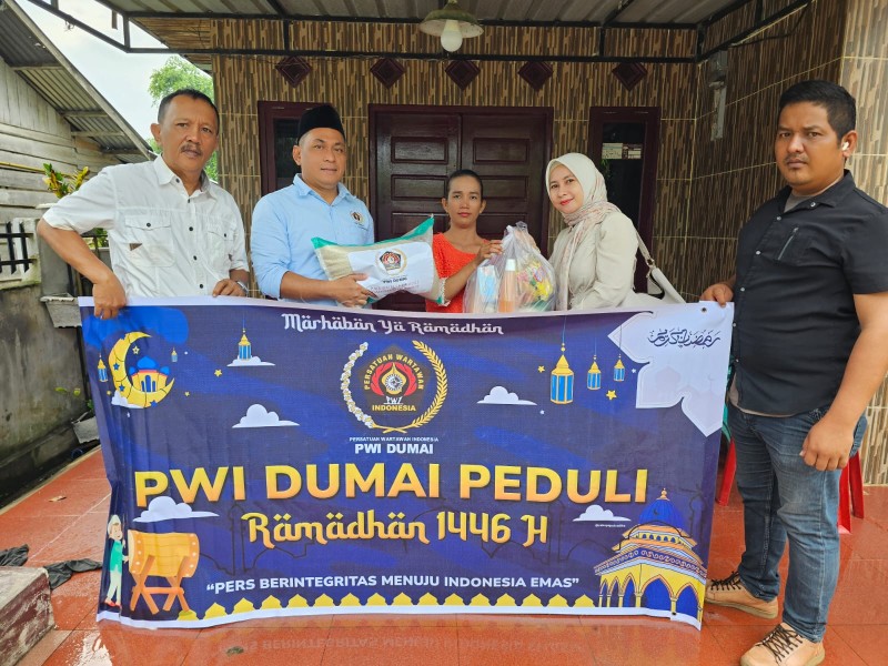 PWI Dumai Peduli, Berbagi Jelang Lebaran dengan Menyantuni Janda Wartawan