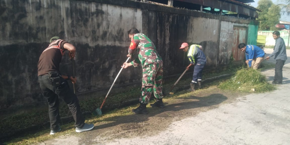 Serka Supriadi Eratkan Hubungan Emosional Dengan Masyarakat Melalui Gotong Royong