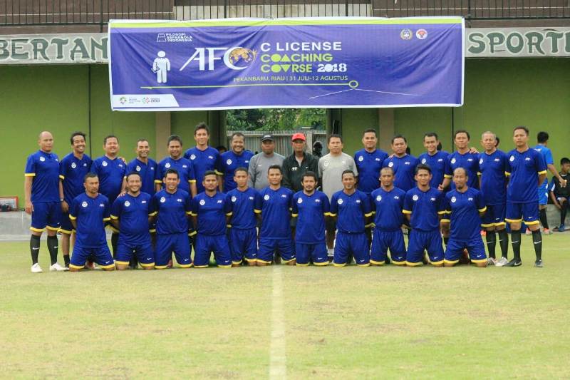 Ikut kursus Lisensi C AFC, Ade Candra Bertekad Majukan Sepakbola Kota Duri