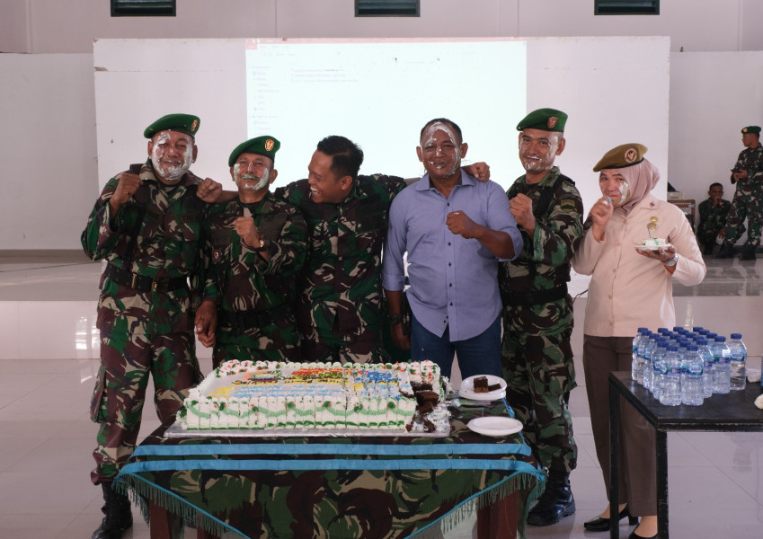 Dandim 0320/Dumai Berikan Kejutan Ulang Tahun Kepada Personilnya