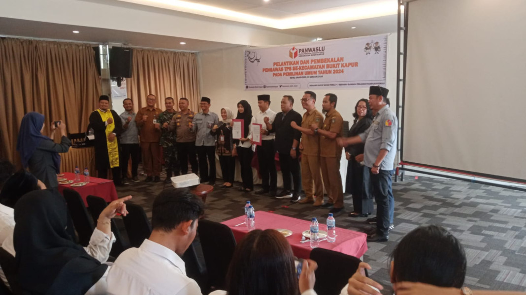 Babinsa Koramil 02 BK Hadiri Pelantikan Pengawas Tempat Pemungutan Suara