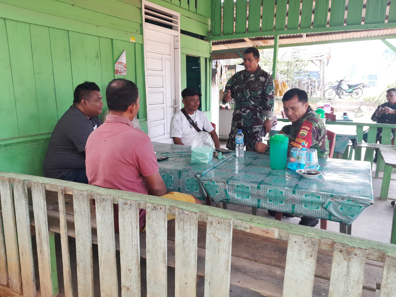 Cegah Tindakan Kriminal, Babinsa Temui Masyarakat