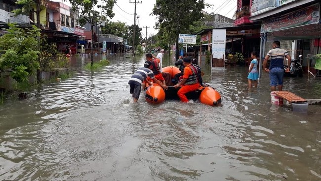 Perempuan Hamil Korban Banjir di Pekanbaru Alami Keguguran