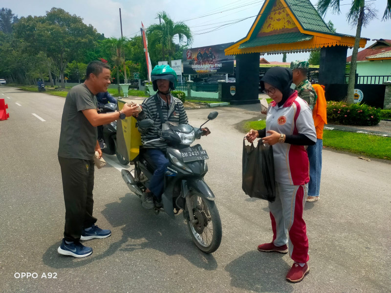 Berbagi Bersama, Kodim 0320/Dumai Laksanakan Jum'at Berkah