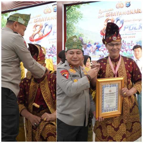 Datuk Toni Werdiansyah Terima Penghargaan Kapolda Riau