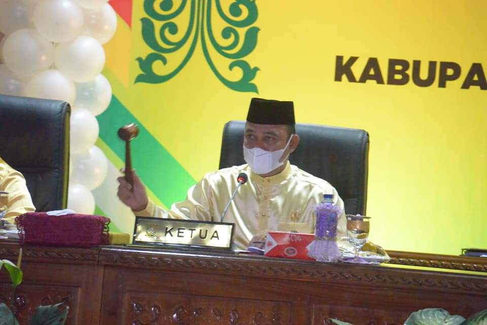 M. Faisal Pimpin Sidang Paripurna HUT  Kampar yang ke 71
