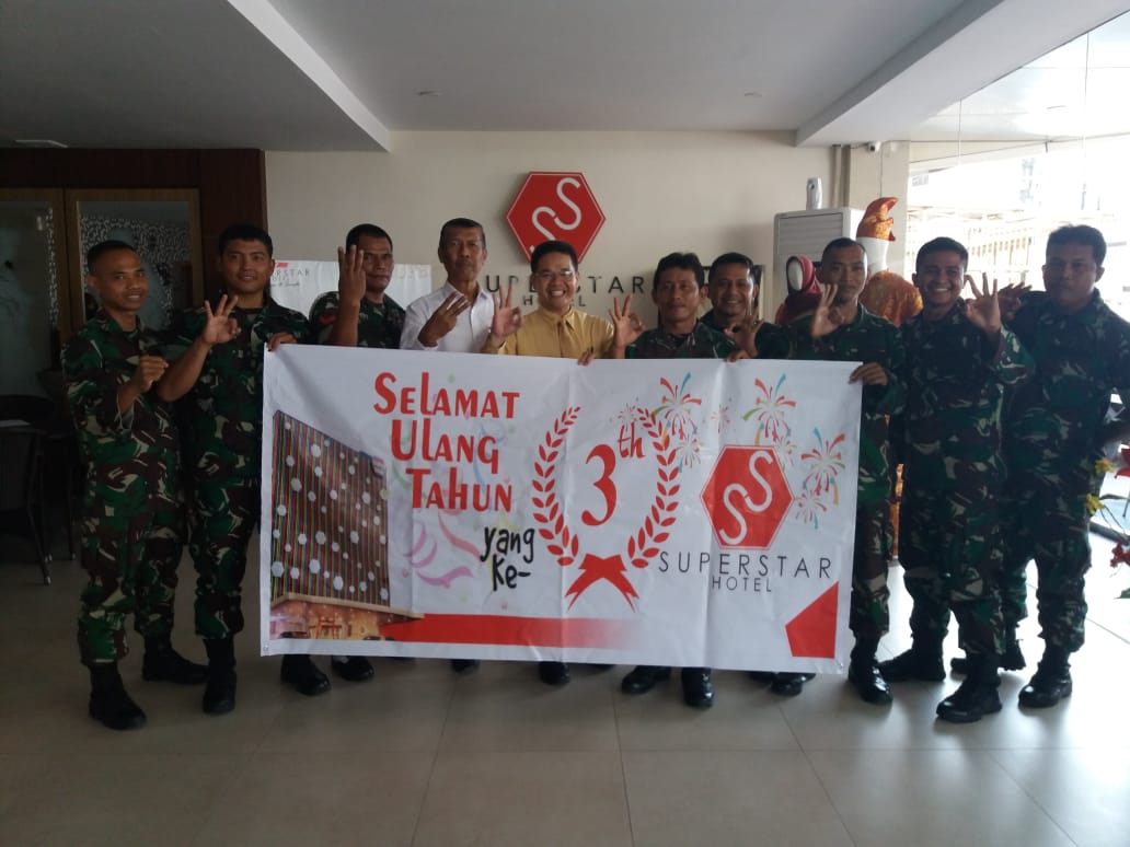 Anggota Kodim 0320/Dumai Ikuti Kegiatan Donor Darah Dalam Rangka HUT Hotel Superstar Dumai