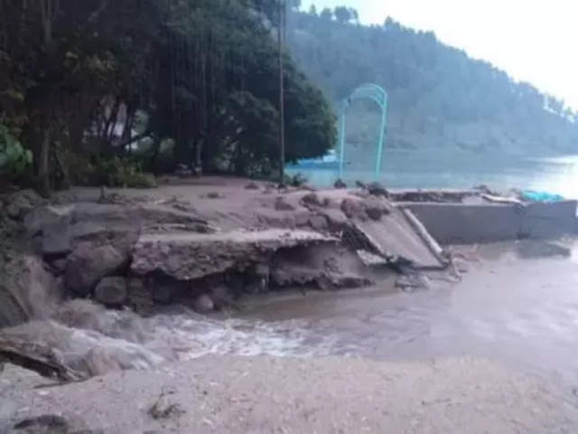 Banjir Bandang Rusak Jembatan dan Pelabuhan di Samosir