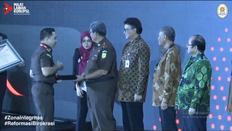 Penghargaan Predikat Zona Integritas WBK Berhasil Diraih Kejari Kuansing