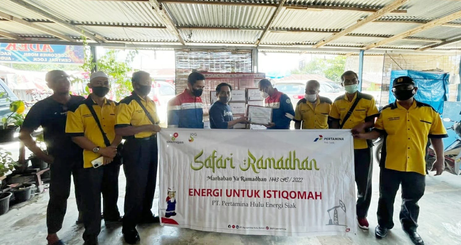 PT Pertamina Salurkan Puluhan Paket Sembako Kepada Wartawan di Rohil