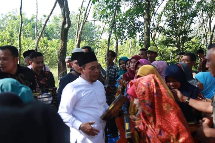 Bupati Labuhanbatu Temu Ramah Bersama Masyarakat Dusun Firdaus