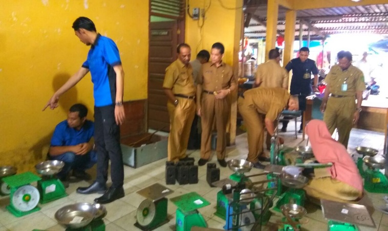 Disperindag Inhil Lakukan Tera Ulang di Pasar Yos Sudarso