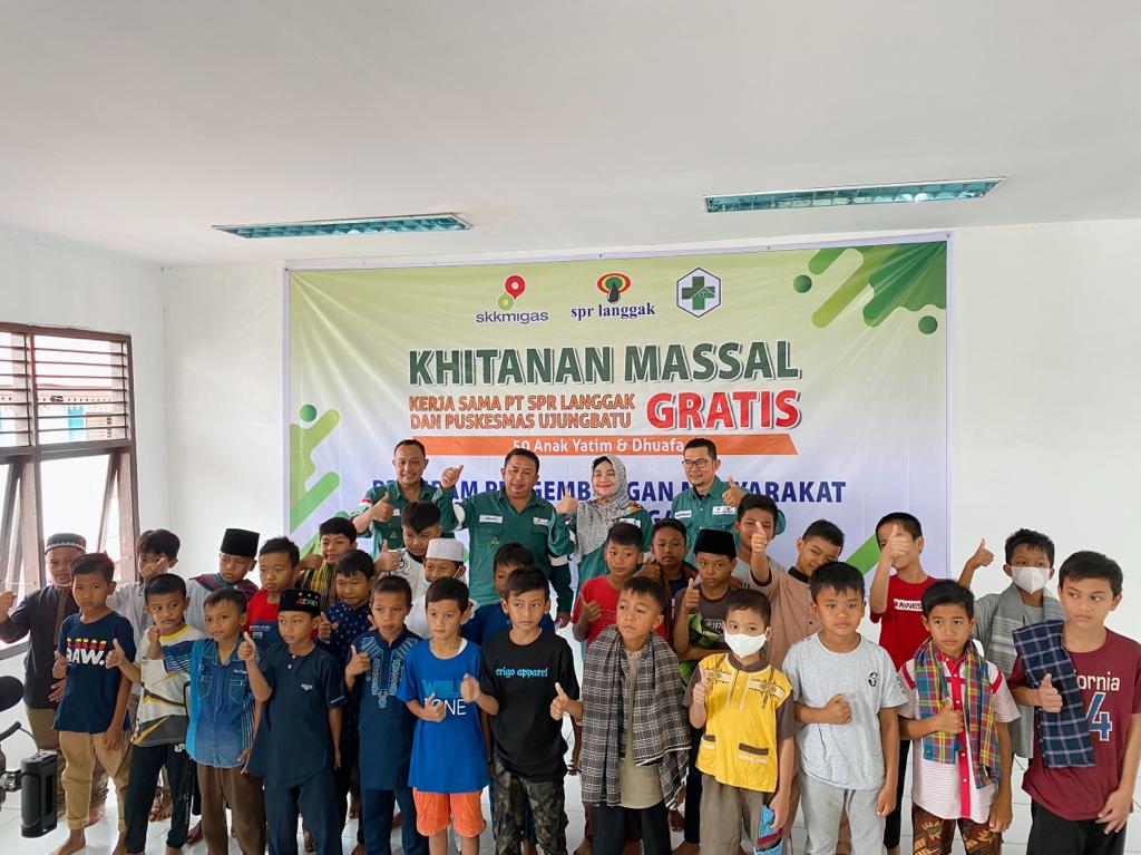 SPR Langgak Gelar Khitanan Massal dan Penanaman Pohon