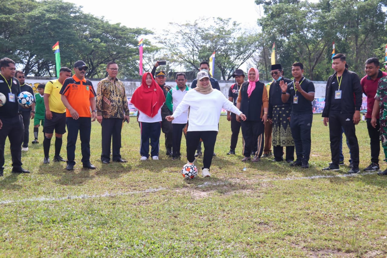 Bupati Bengkalis, Kasmarni Buka Tournament Sepakbola IGPJOK CUP I