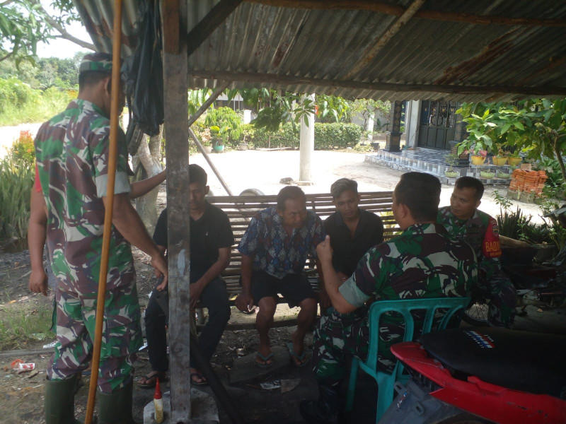 Danramil 02 BK Beserta Subsatgas Melakukan Sosialisasi Pencegahan Karhutla Kepada Masyarakat