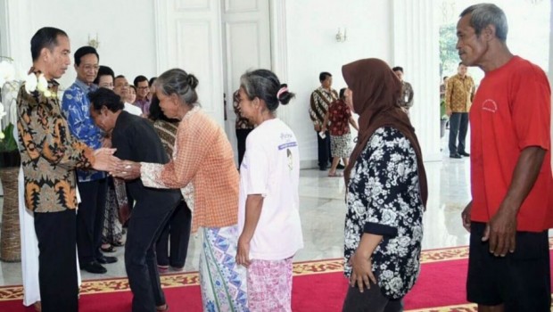 Warga Yogya Bertemu Jokowi saat Open House, ada yang Bersandal Jepit dan Kaus Oblong